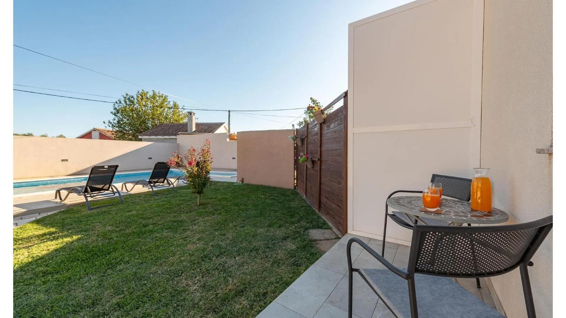 Holiday home Stunning Home In Galovac With Kitchen