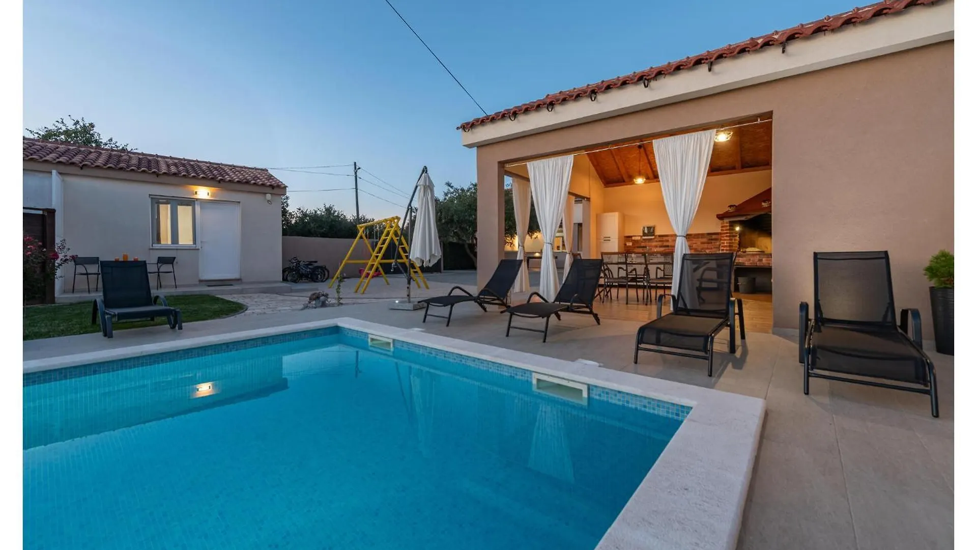 Stunning Home In Galovac With Kitchen