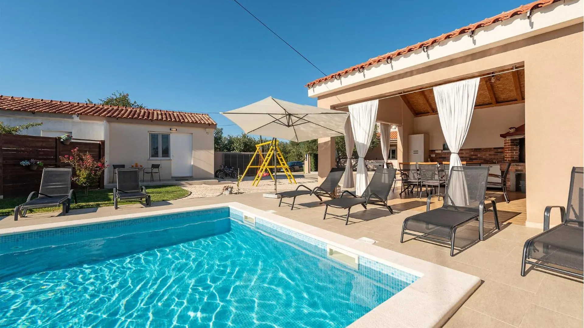 Stunning Home In Galovac With Kitchen